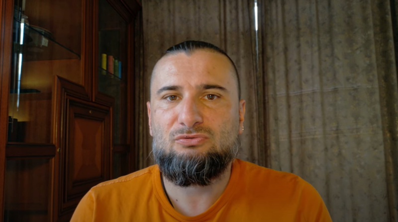 Владислав Смірнов висловив свою думку про те, чому українці не проявляють активності у вимозі проведення виборів: 