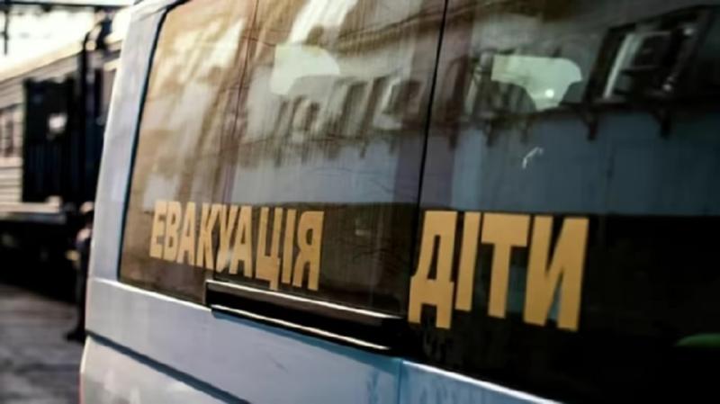 Оперативна інформація: У районі бойових дій на Донеччині перебуває більше 20 тисяч мирних мешканців, серед яких є й діти.