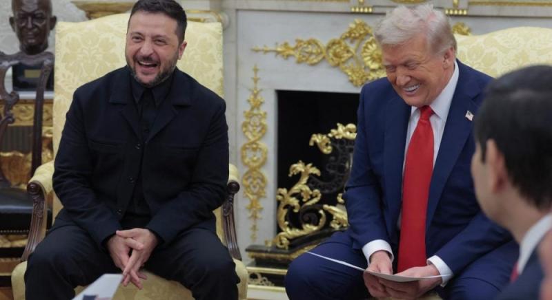 Зеленський та Трамп обмінялися сувенірами під час зустрічі в Білому домі.