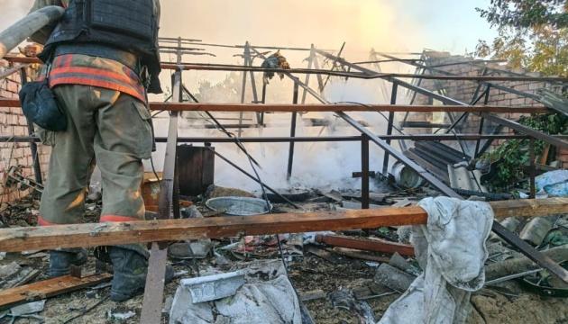 Внаслідок обстрілів у Нікопольському районі загинула одна особа, а ще одна отримала поранення.