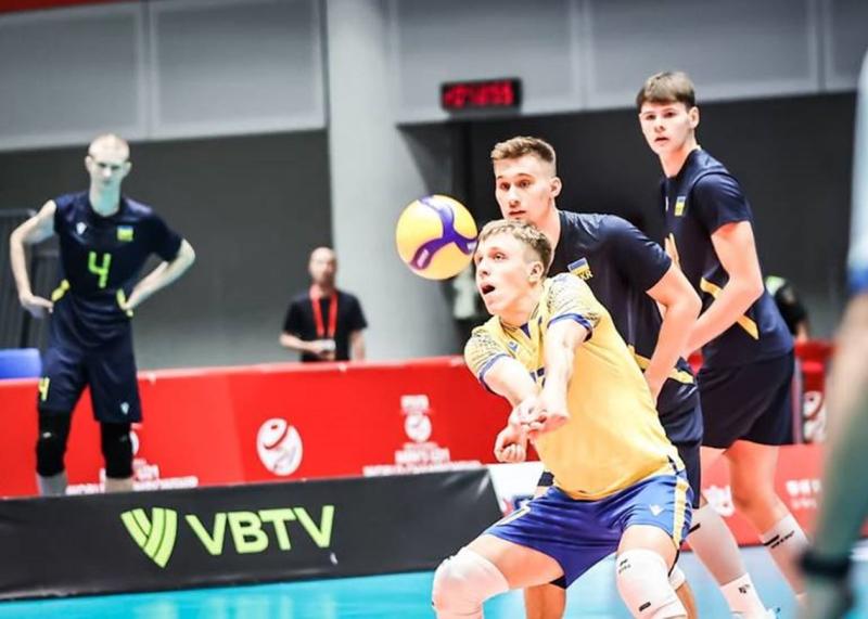 Молодіжна команда України зуміла вийти до плей-оф чемпіонату світу 2025 року з волейболу.