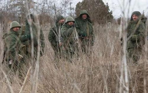 Окупанти активно використовують антитепловізійні плащі для ночі, щоб непомітно просочитися на територію. -- DeepState