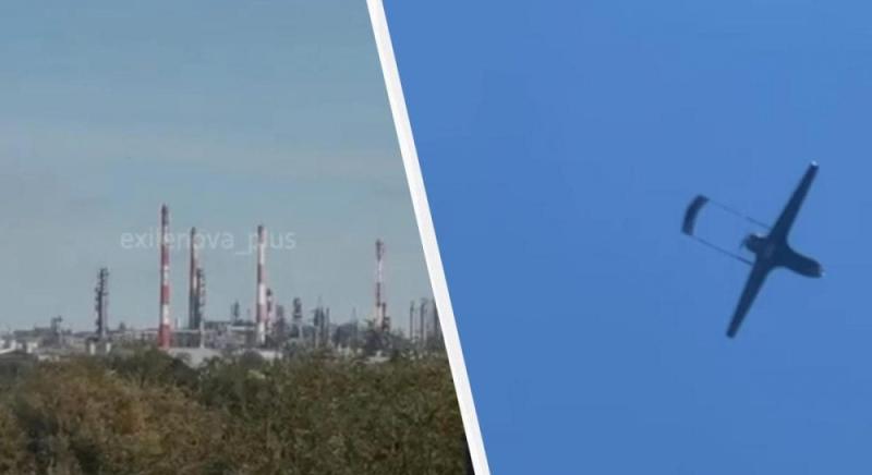 Дрони атакували російський нафтопереробний завод, розташований на відстані 1400 км від кордону (відео)
