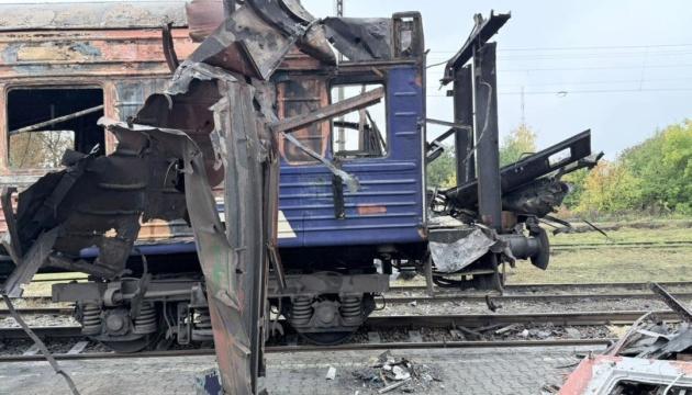 Укрзалізниця після ракетних ударів з боку Росії проводить коригування маршрутів на північних територіях Сумської та Чернігівської областей, повідомив Кулеба.