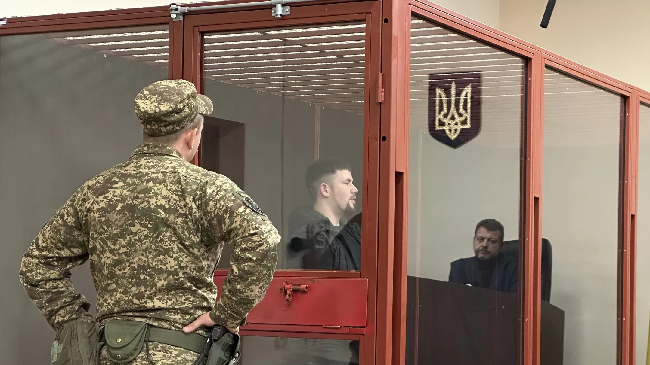Суд ухвалив рішення продовжити арешт військового Максима Бобилєва, якого звинувачують у жорстокому поводженні з українцями під час їхнього утримання в полоні | Основні новини України