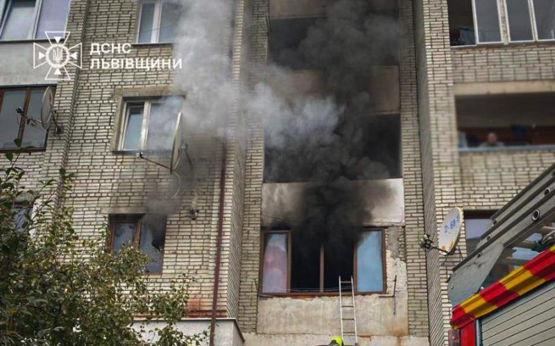У Дрогобичі внаслідок пожежі у житловій квартирі постраждало подружжя.