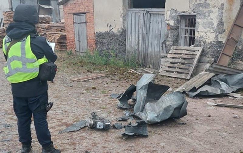 Дрон вдарив по житловому будинку в Сумській області, в результаті чого постраждала сім'я: 4-річна дитина отримала серйозні травми.