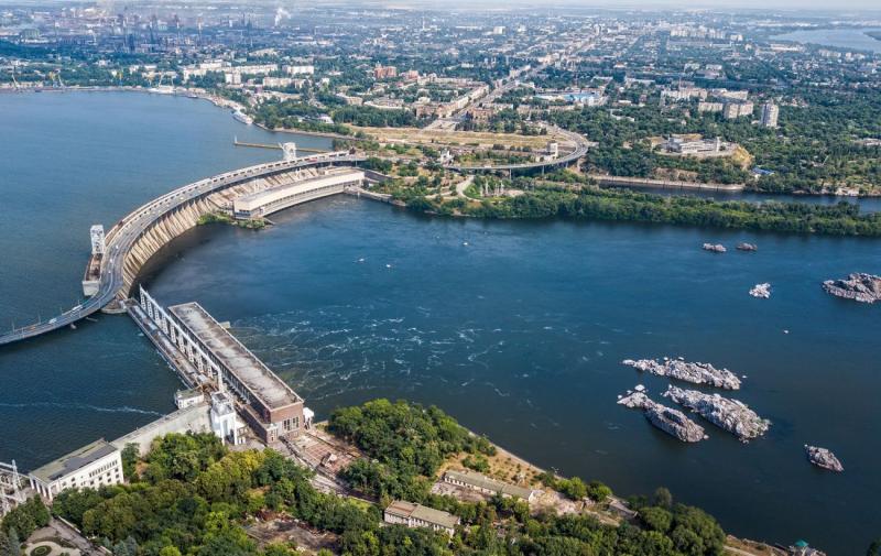 Російська агресія в Запоріжжі: серед жертв - дитина, рух через ДніпроГЕС заблоковано.