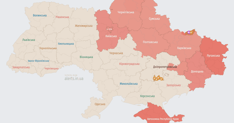 У кількох областях було введено повітряну тривогу у зв'язку з ризиком нападів з використанням балістичних ракет і безпілотників.