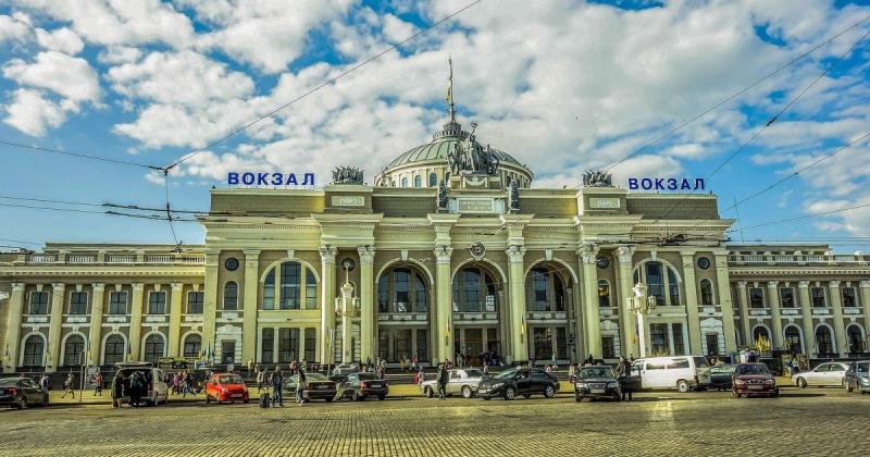 Одеська міська рада переходить під контроль військової адміністрації, повідомив керівник обласної військової адміністрації.