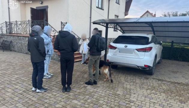 Правоохоронні органи висунули звинувачення особам, які завдали збитків комерційному банку на суму, що перевищує ₴128 мільйонів.