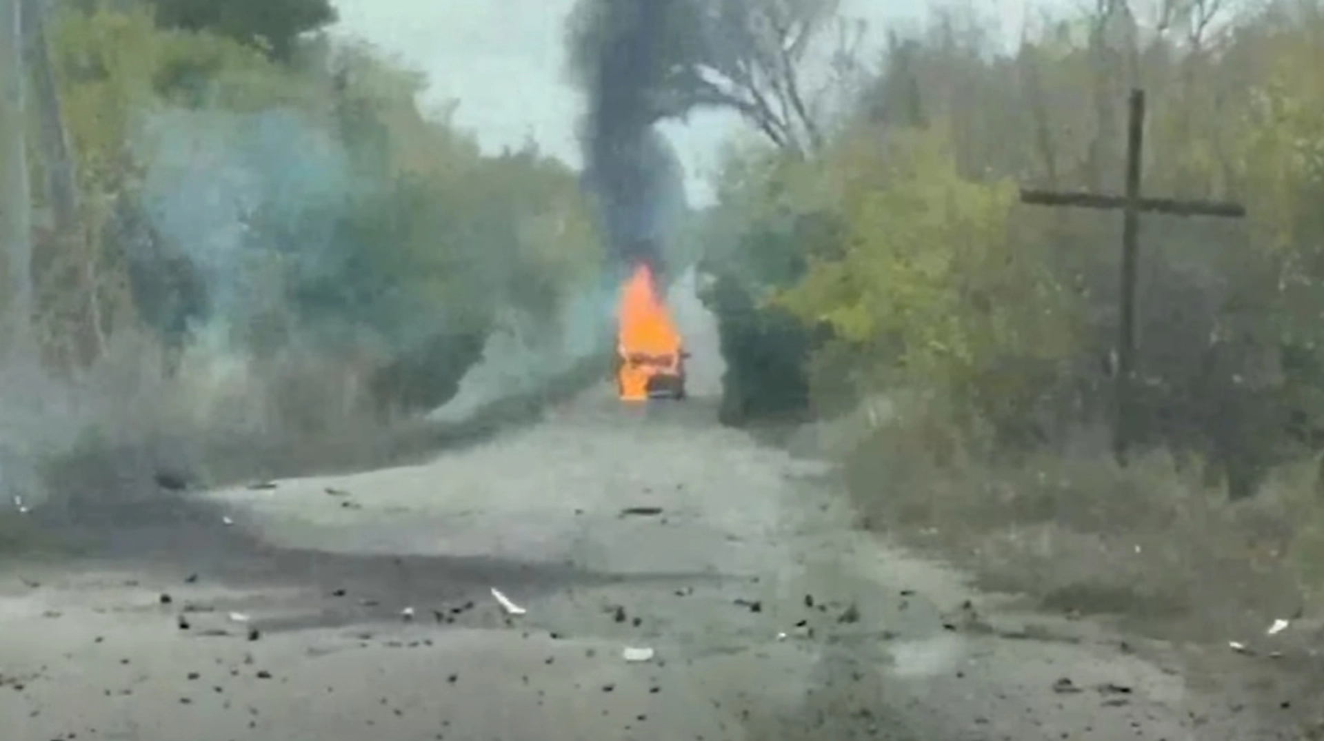 У Запорізькій області під час атаки ворожих дронів правоохоронці разом із волонтерами врятували шість осіб.