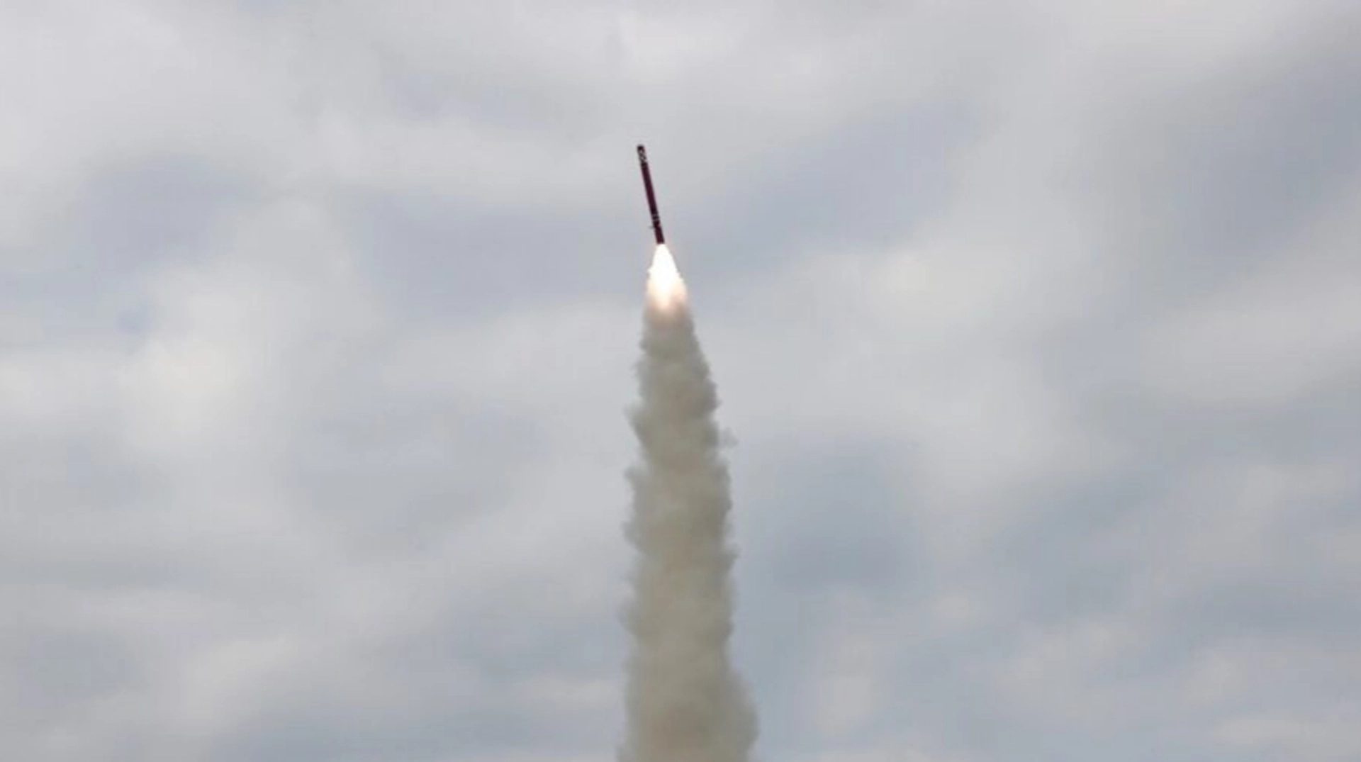 Перед візитом Трампа до Південної Кореї КНДР провела тестування крилатої ракети, призначеної для атаки з моря на землю.