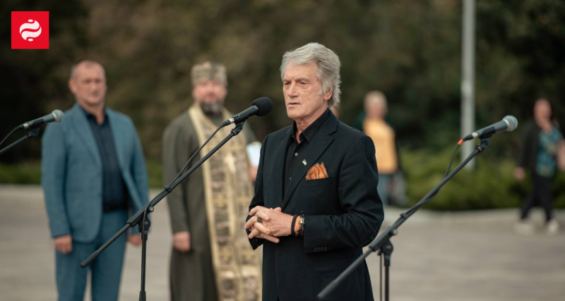 Ющенко стверджує: Путін здійснює важливу справу. Він штовхає Росію до краху, сприяючи хаосу.