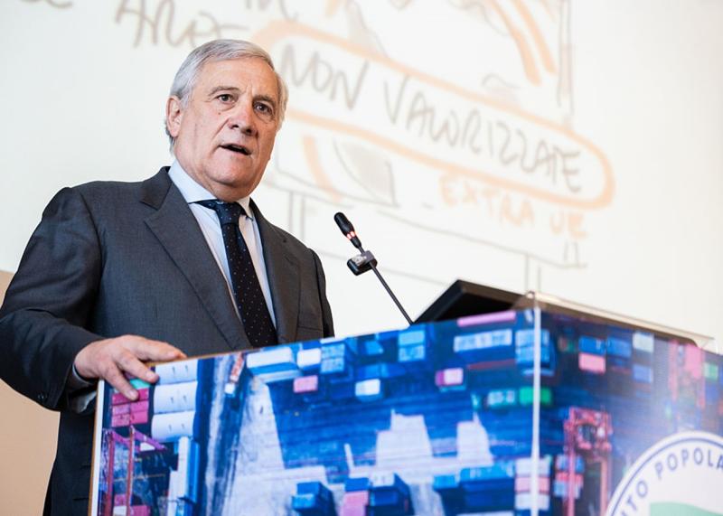 В Італії вважають, що придбання зброї з США для України є передчасним кроком.