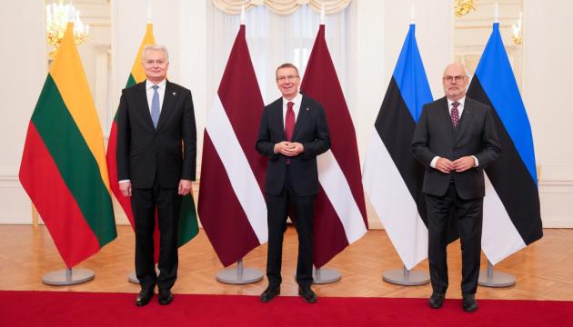 Президенти Балтійських держав досягли угоди про спільне прийняття рішення щодо демонтажу залізничного сполучення з Росією та Білоруссю.