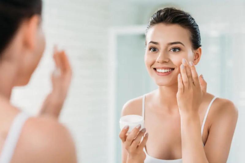 Як безпечно поєднувати активні компоненти для шкіри: основні рекомендації щодо використання кислот, ретинолу та захисту від сонця | LvivOnline (Львів Онлайн)