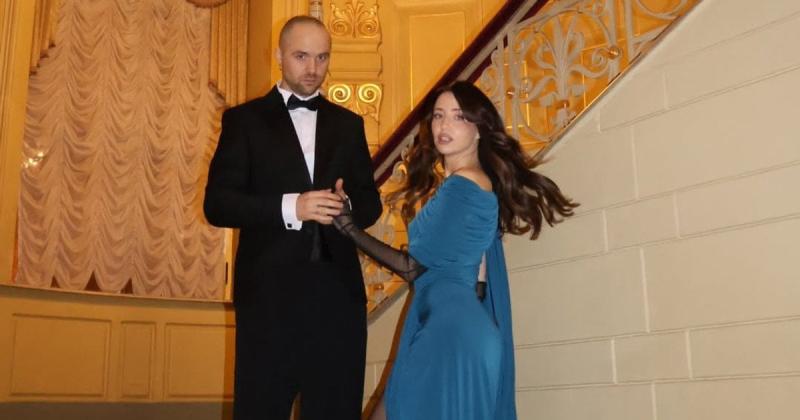 Надя Дорофєєва поділилася зворушливими моментами, як разом з дітьми свого чоловіка Кацуріна прикрашала новорічну ялинку.