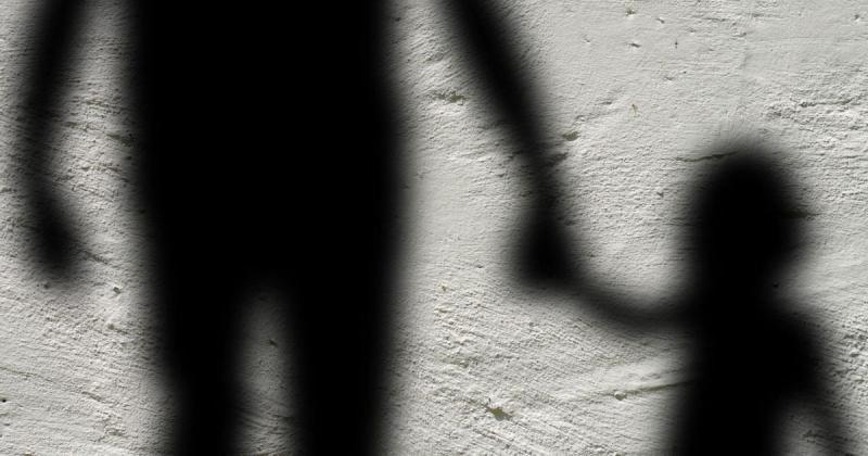 У Рівненській області 22-річний молодий чоловік скоїв злочин проти своєї трирічної сестри: дізнайтеся про наслідки його вчинку.