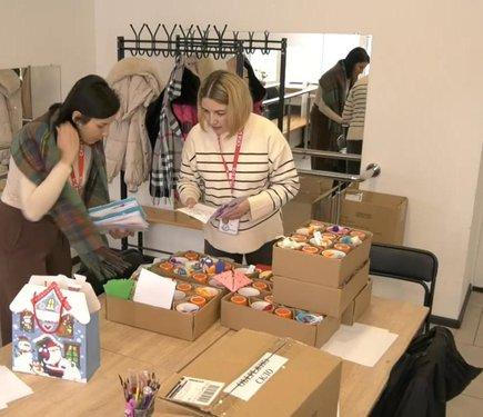 Діти з різних куточків України створили вітальні листівки для переселенців у Дніпрі.