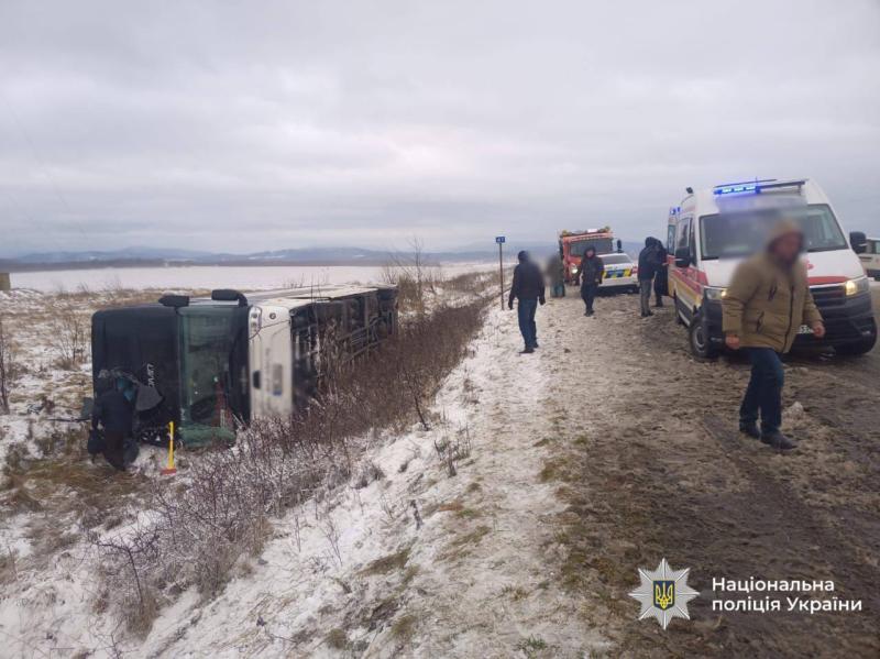 Внаслідок дорожньо-транспортної пригоди за участю рейсового автобуса на Франківщині одна особа загинула, а 13 отримали травми (оновлена інформація) - Новини Весь Харків.