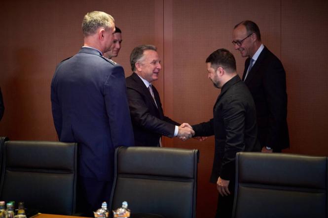 Зеленський та Віткофф провели переговори щодо подальших кроків у процесі дипломатичного врегулювання конфлікту.