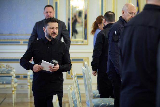 Сполучені Штати вивчають можливість надання Україні довгострокових гарантій безпеки на п’ятдесят років, а також планують затвердити мирну угоду через референдум. Ось основні пункти з заяв президента Зеленського.