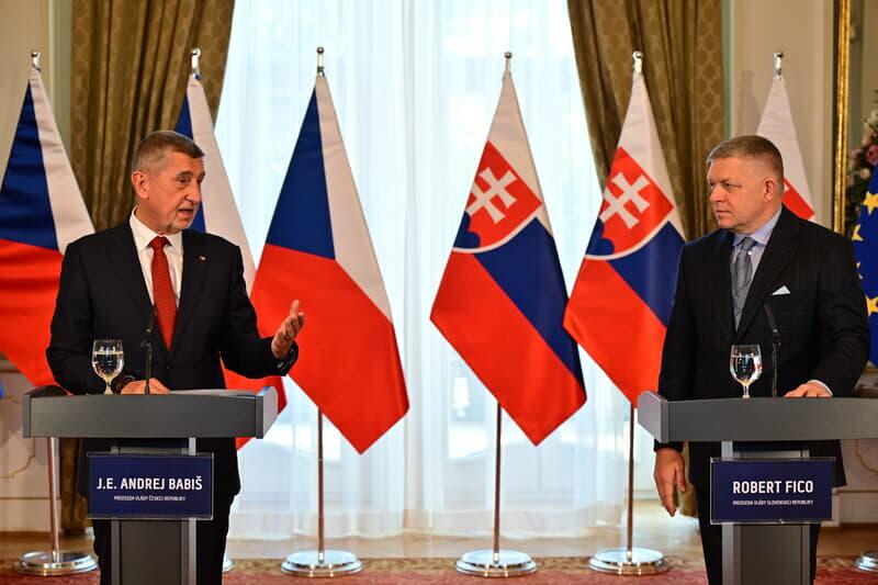 Прем'єр-міністр Чехії повідомив, що наразі не має намірів відвідати Київ.