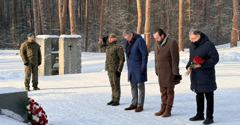 Поляки виявили шану до пам'яті співвітчизників та українців, які стали жертвами катувань з боку НКВС.