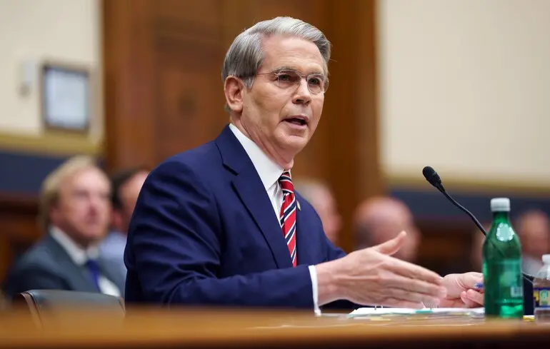 Міністр фінансів США стверджує, що через економічну вразливість Європи, Гренландію слід передати під контроль Сполучених Штатів.