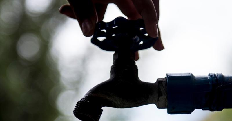 Внаслідок обстрілів з боку Росії, у Сумах вода буде постачатися за розкладом з пониженим тиском, повідомляє міська рада.