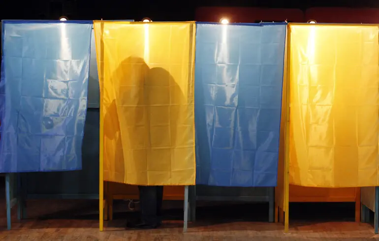 Референдум не може звільнити президента від його відповідальності, незалежно від причин, які спонукають до його організації, - зазначив Магера.