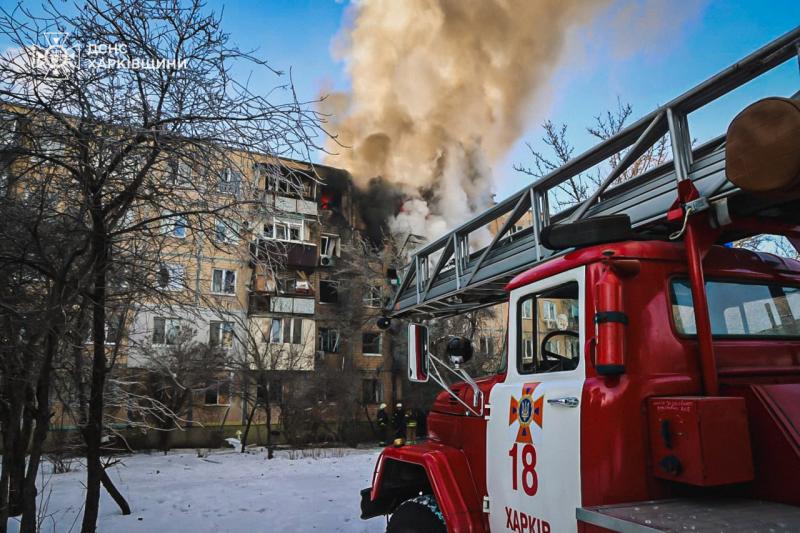 У Державній службі України з надзвичайних ситуацій продемонстрували процес ліквідації пожежі в Салтівському районі Харкова - Новини Весь Харків.