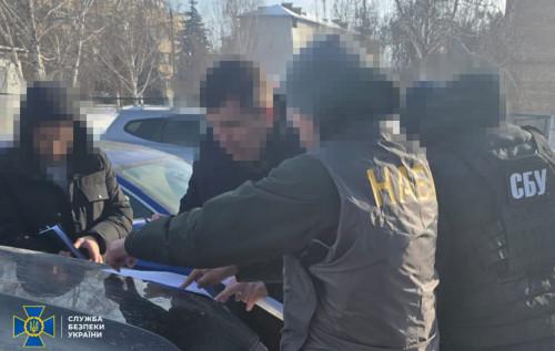 Служба безпеки України та Національне антикорупційне бюро виявили нардепа, причетного до незаконних схем з землею Національної академії аграрних наук, завдавши збитків на суму 30 мільйонів гривень.