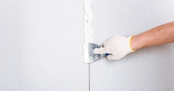 Мешканця Франківська, який здійснив добудову квартири на території двору багатоквартирного будинку, оштрафували.