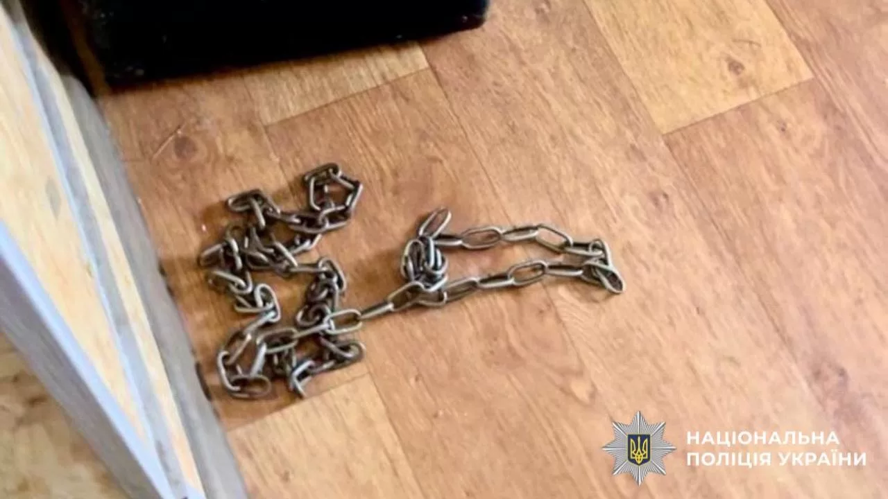 У Київській області жінці висунули звинувачення у жорстокому поводженні з дітьми в сімейному дитячому будинку. | Головні новини України