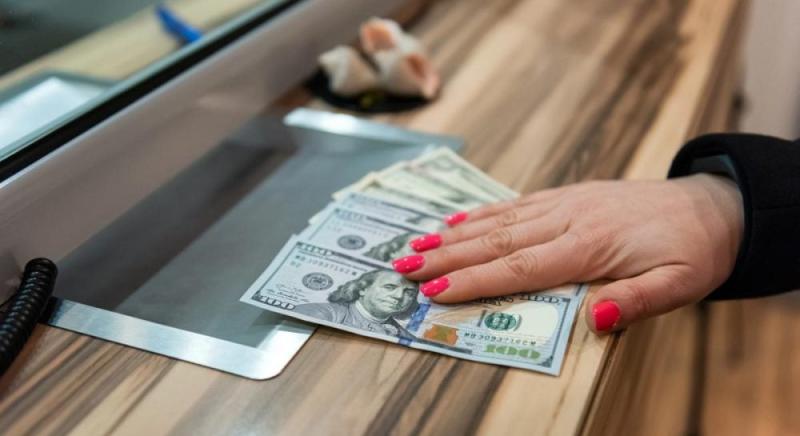 Долар в Україні матиме тенденцію до підвищення до завершення року: аналітик озвучив свої прогнози щодо очікуваних значень.