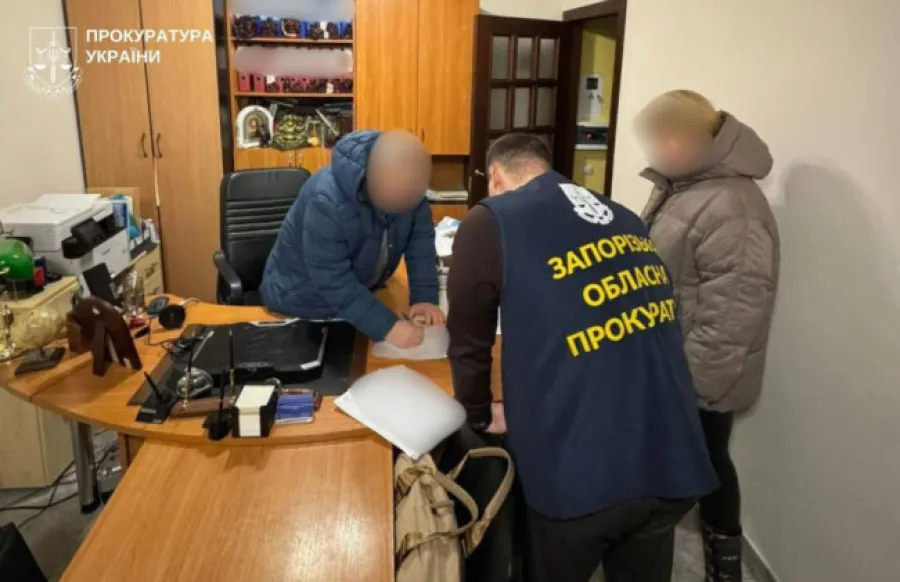 Адвокат у Запоріжжі був спійманий на шахрайстві: він продавав підроблені повістки та організовував виїзд за кордон за певну суму грошей.