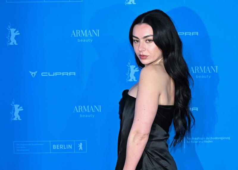 Charli XCX висловила свою солідарність з Україною.