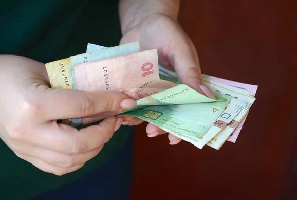 З 2 березня в Україні більше не прийматимуть декілька видів паперових купюр для розрахунків у магазинах | Останні новини Харкова та України - АТН