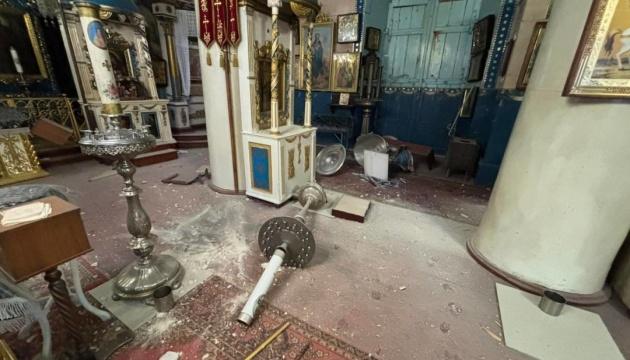 У Херсоні російські війська завдали удару, внаслідок чого постраждав храм Московського патріархату.