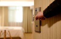 Антибактеріальні та стійкі до зношування дверні ручки: новітні вимоги для громадських закладів.