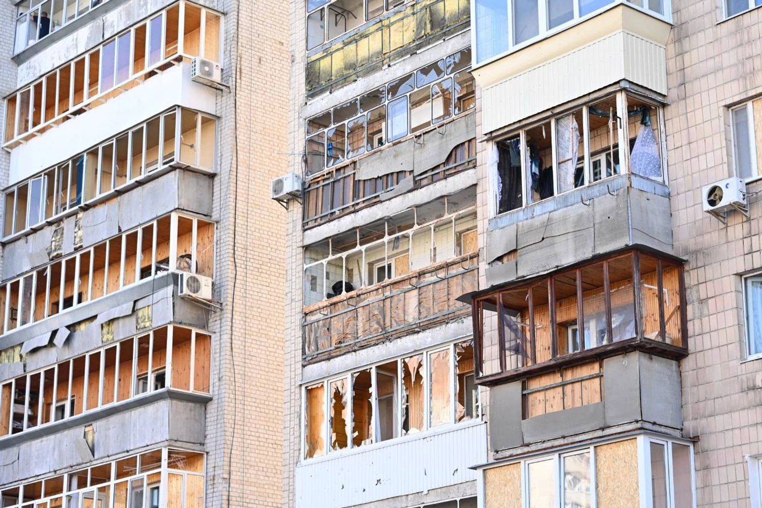 Масштабний наступ Росії на Київську область: чотири особи стали жертвами, більше двадцяти отримали травми | УНН