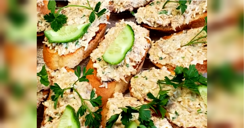 Сніданок за кілька хвилин: як створити смачну та поживну намазку для хліба.