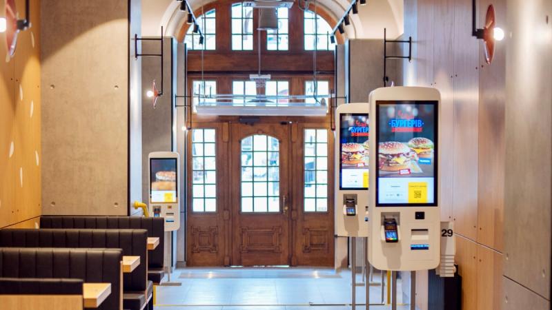 McDonald's відкрило новий заклад у серці Львова, на площі Ринок.