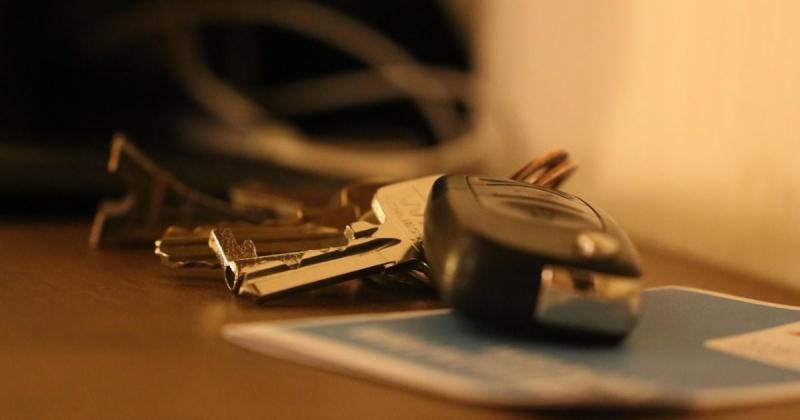 Новий тренд серед автомобілістів: чому ключі від автомобіля обгортають фольгою?