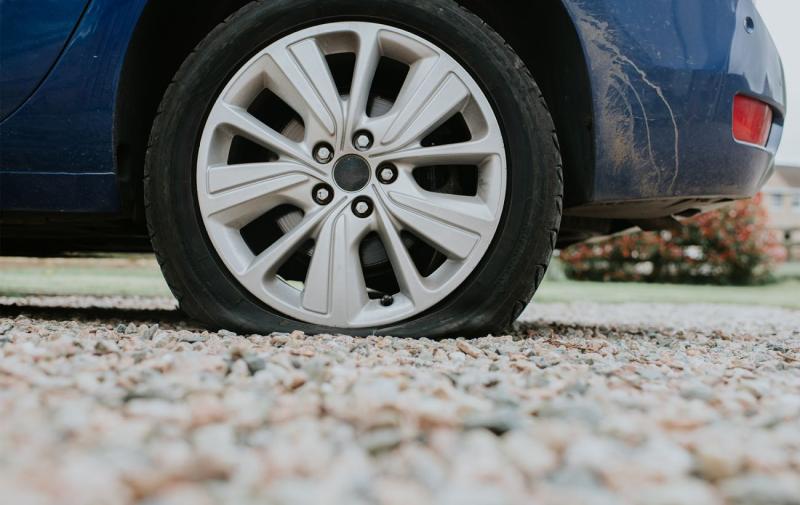 Завдали шкоди автомобілю через яму на дорозі? Ось покрокова інструкція, як домогтися відшкодування.