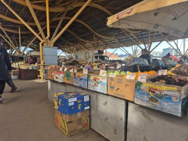 Редис і огірки коштують як м'ясо: у Харкові цього року весняні овочі суттєво дорожчі, ніж у попередньому році.