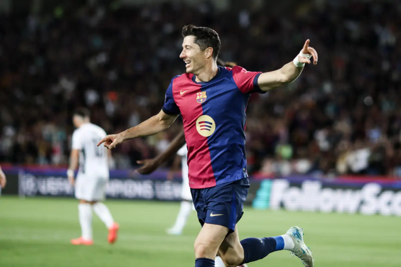 Левандовський отримав запропоновані варіанти з Італії та США - стало відомо, коли польський форвард ухвалить рішення про свій перехід - Футбол24.