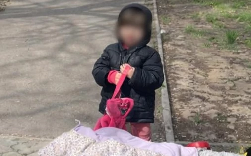 Родина переселенців мешкала в занедбаній споруді в Миколаєві: без електрики та опалення.